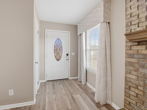 2nd image of 118 Patricia Ln