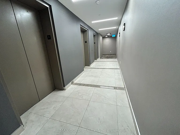 5105 Hurontario St #809 — Photo 10