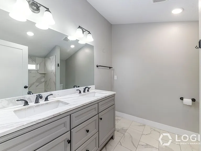 935 W 200 N — Photo 19
