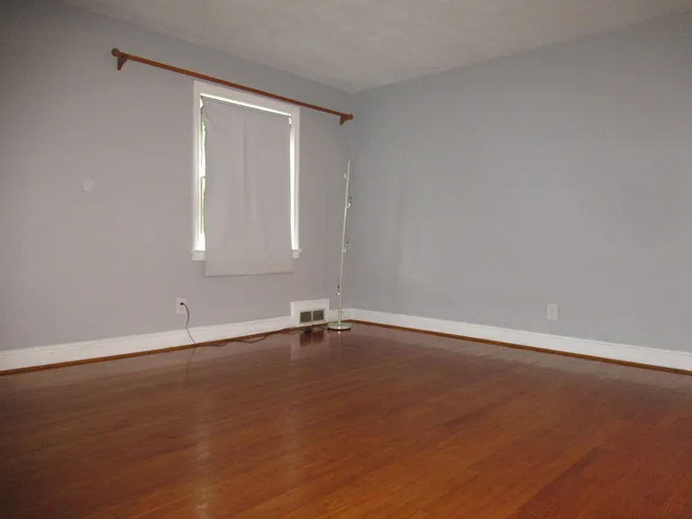 1419 Winston Ave — Photo 17