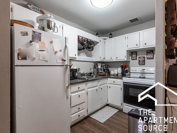 4th image of 607 W Wrightwood Ave APT 210
