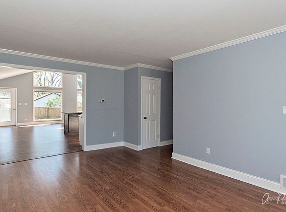 3rd image of 633 N Lake St