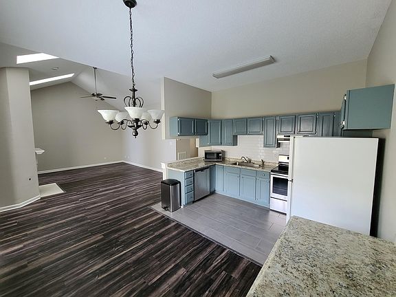 4th image of 8647 Denmark St