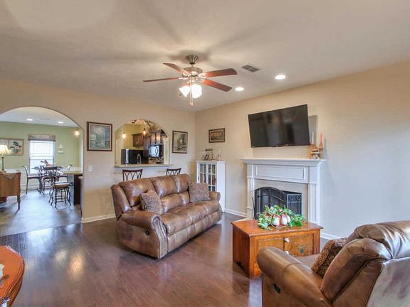 3rd image of 108 Kimbell Ct