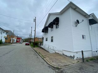 100 S 12th St, Jeannette, PA 15644