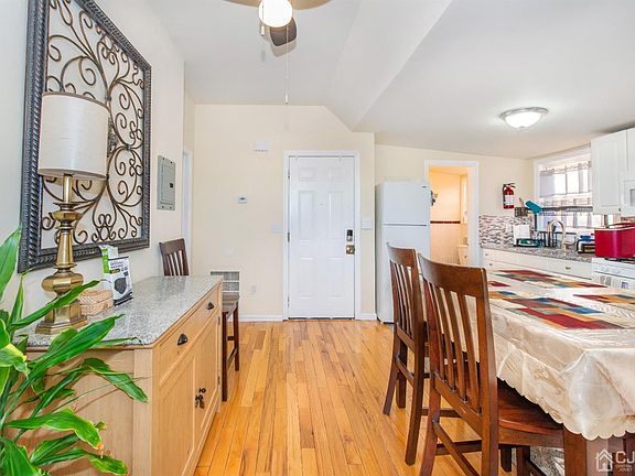 4th image of 21 Milford Ave