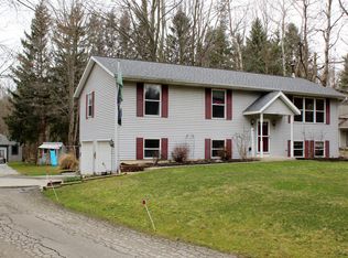 11485 64th Ave, Allendale, MI 49401