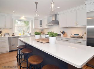 110 Hill Side St, Saunderstown, RI 02874