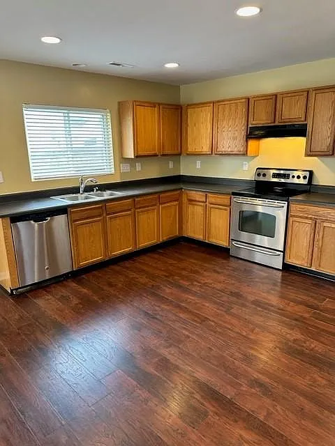 3 bed, 2.5 bath, 1674 sqft, $1,900 — Photo 4