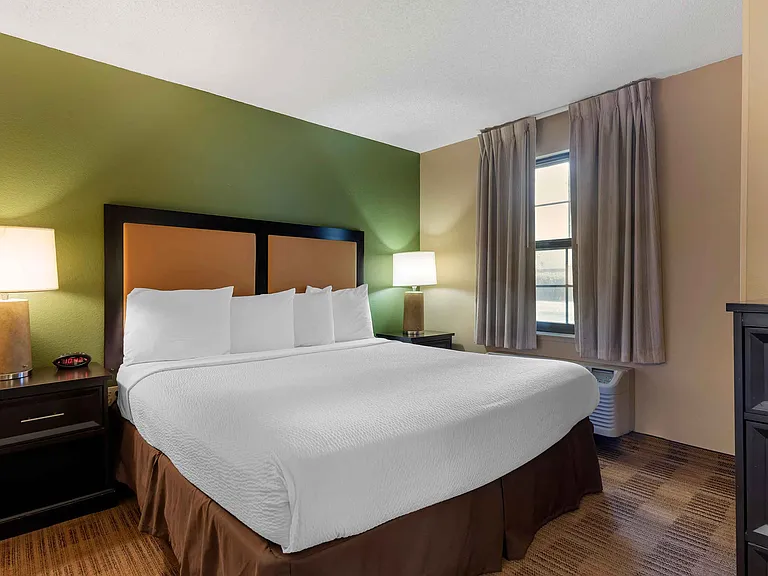 Deluxe Studio - 1 King Bed