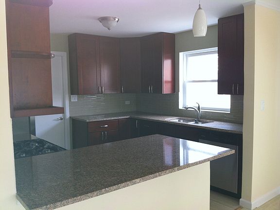 3rd image of 2736 W Catalpa Ave #1