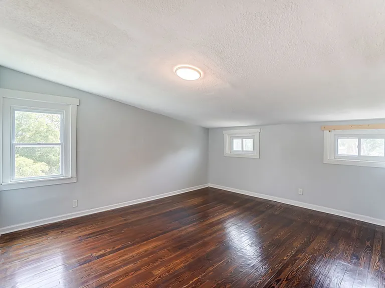 1852 Knox St — Photo 22