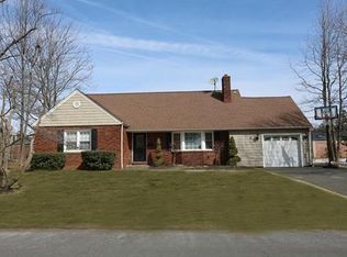 3 Taylor Dr, New Brunswick, NJ 08901