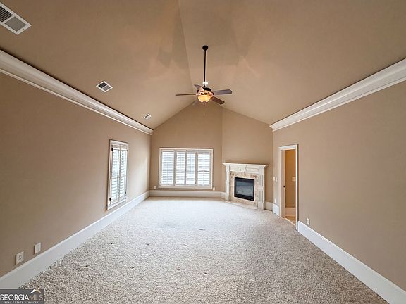4th image of 3250 Camellia Ln