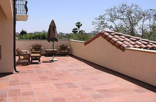 4th image of 320 N Oakhurst Dr #305