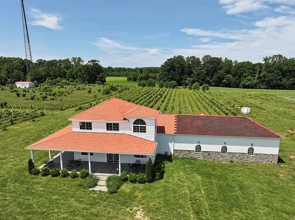 495 Meadow Landing Ln, Caret, VA 22436