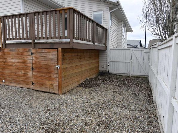 27 W Dolan Close, Red Deer, AB T4R 3A3