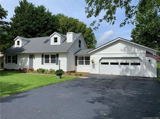 22 Meadow Dr, Horse Shoe, NC 28742