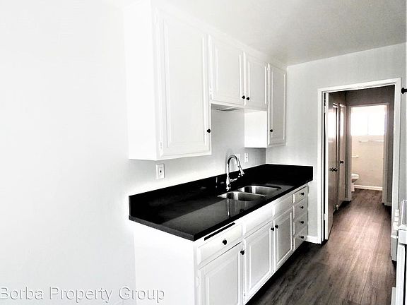 3rd image of 560 E 64th St #8