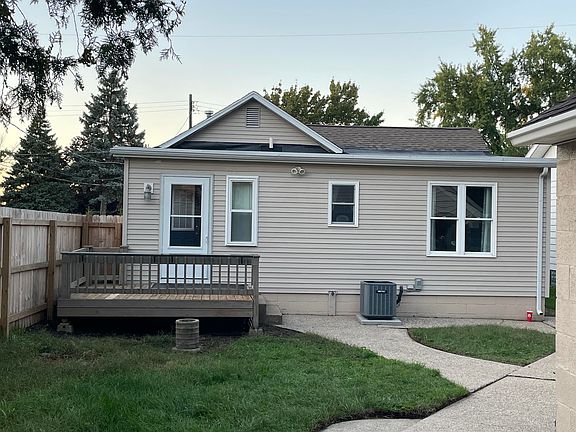 4th image of 2424 30th St SW
