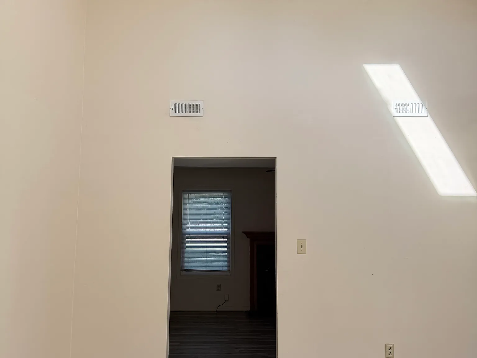 3 bed, 2.5 bath, 1503 sqft, $2,200 — Photo 4
