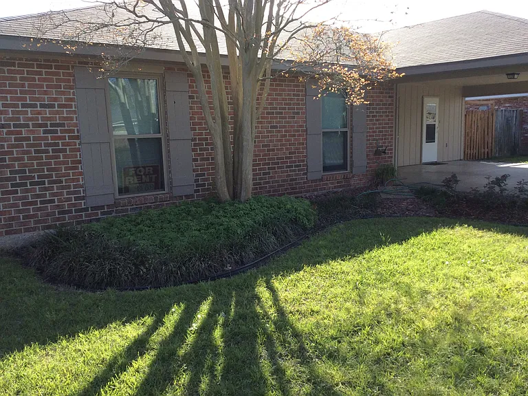 131 Wadsworth Dr — Photo 1