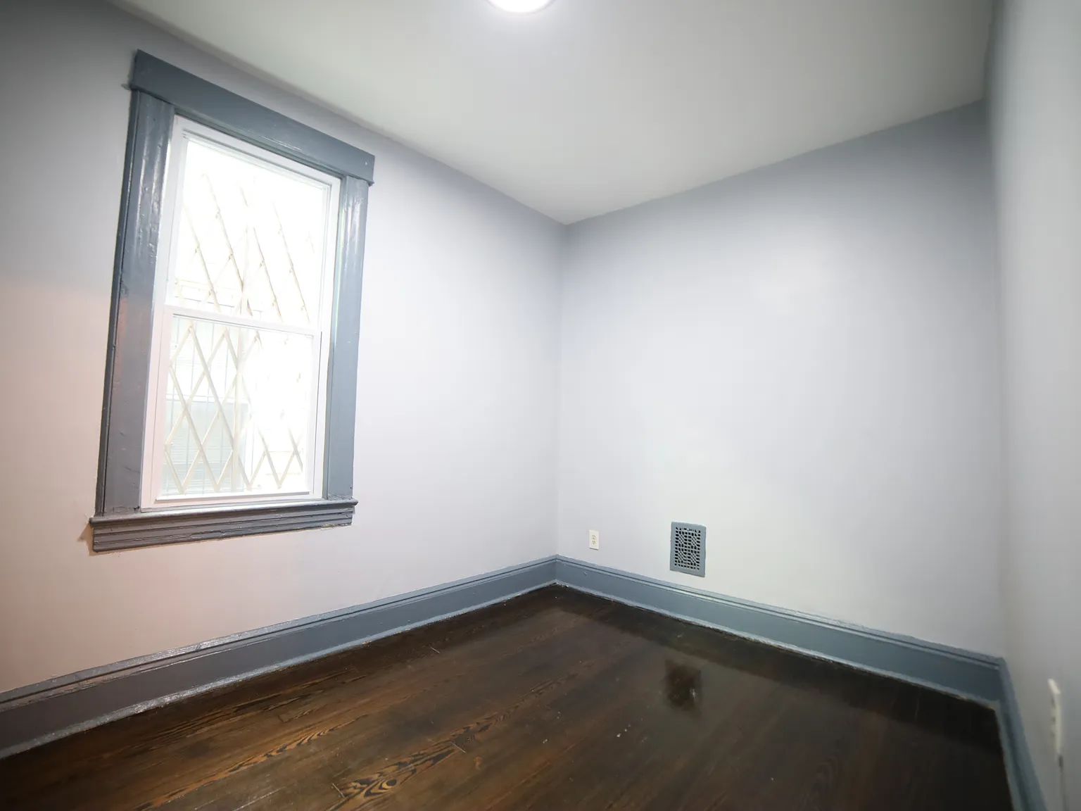 4 bed, $2,400 — Photo 4