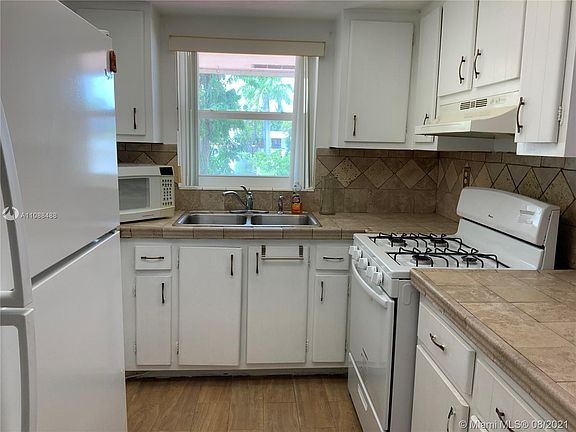 5th image of 7318 Twin Sabal Dr