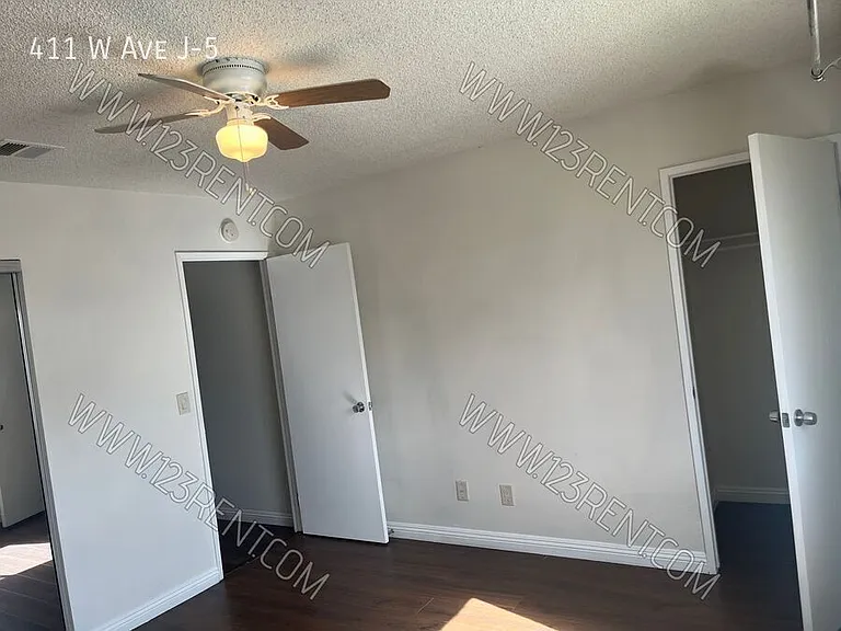 411 W Avenue J #5 — Photo 11