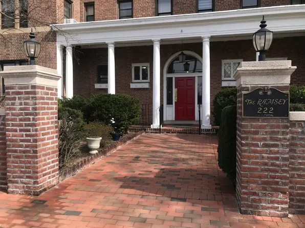 (undisclosed Address), New Rochelle, NY 10805