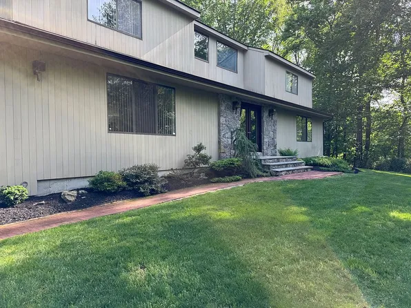 108 Boney Ln, Saint James, NY 11780