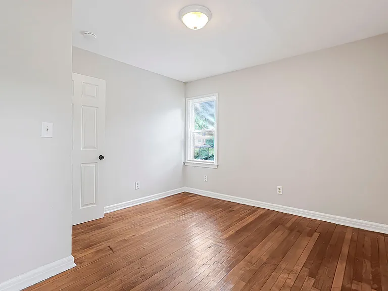 1590 Vendome Dr S — Photo 24