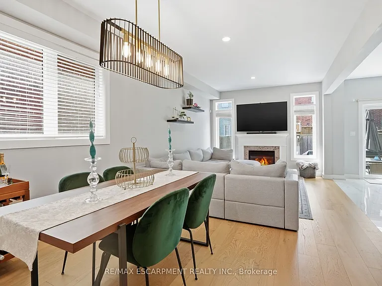 111 Greenstem Cres — Photo 5