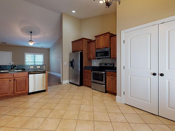 5th image of 3345 B Ellsworth Dr