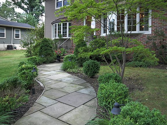 2nd image of 250 Canterbury Dr