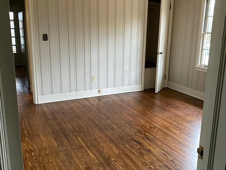 1683 Woodlawn Ave — Photo 4