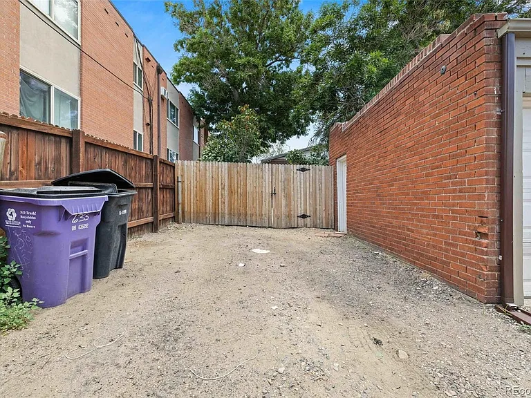 633 S Lincoln St — Photo 22