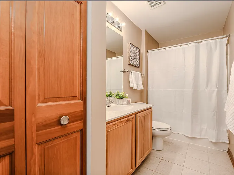 142 W Park Ave #D — Photo 3