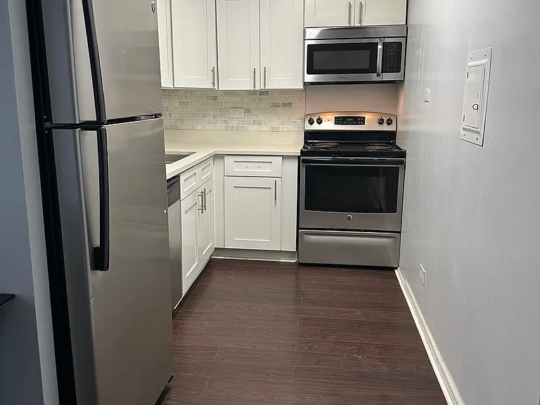 3825-508 N Pine Grove Ave — Photo 6