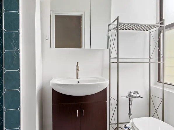 675 Walton Avenue image 7 of 8