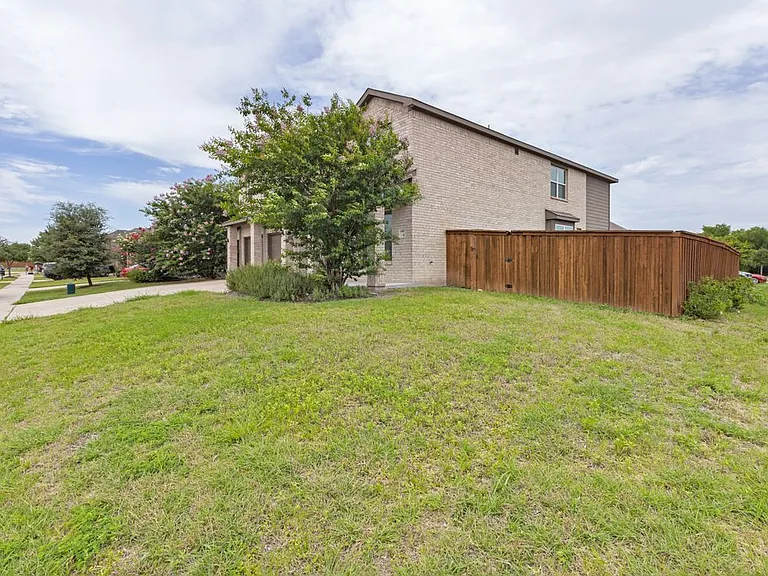 4400 Horsemint Cv — Photo 2
