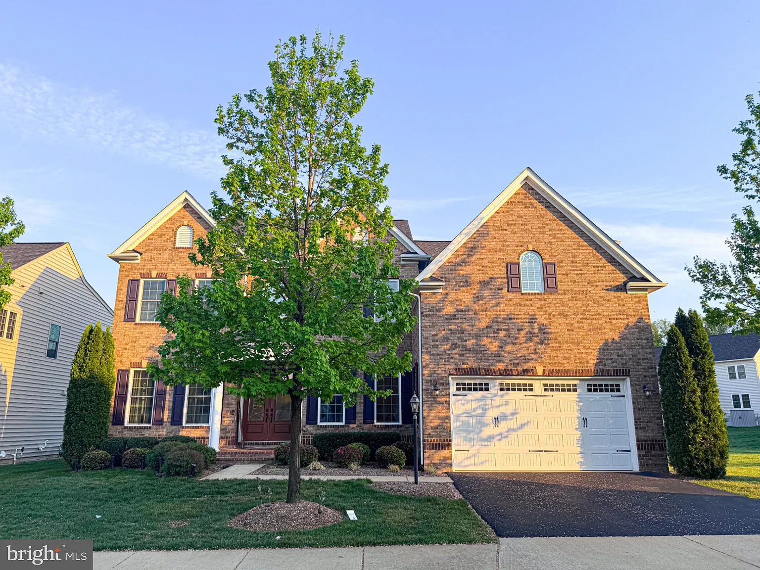 6 bed, 5.5 bath, 5706 sqft, $5,400 — Photo 4
