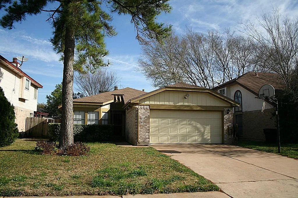 3 bed, 2.0 bath, 1704 sqft, $1,795 — Photo 2