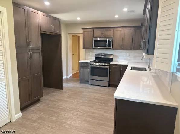 13 Patton Dr, Franklin Twp., NJ 08873