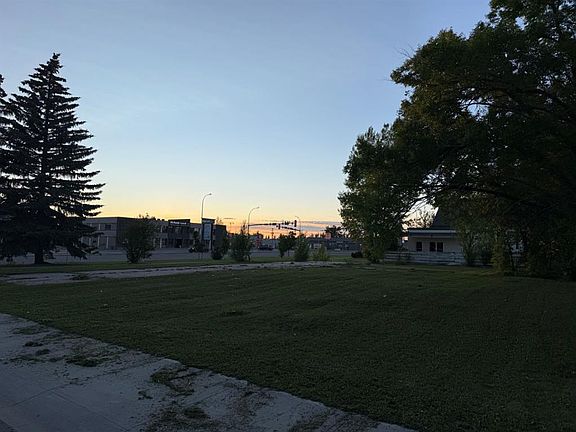 3rd image of 9932 107th Ave