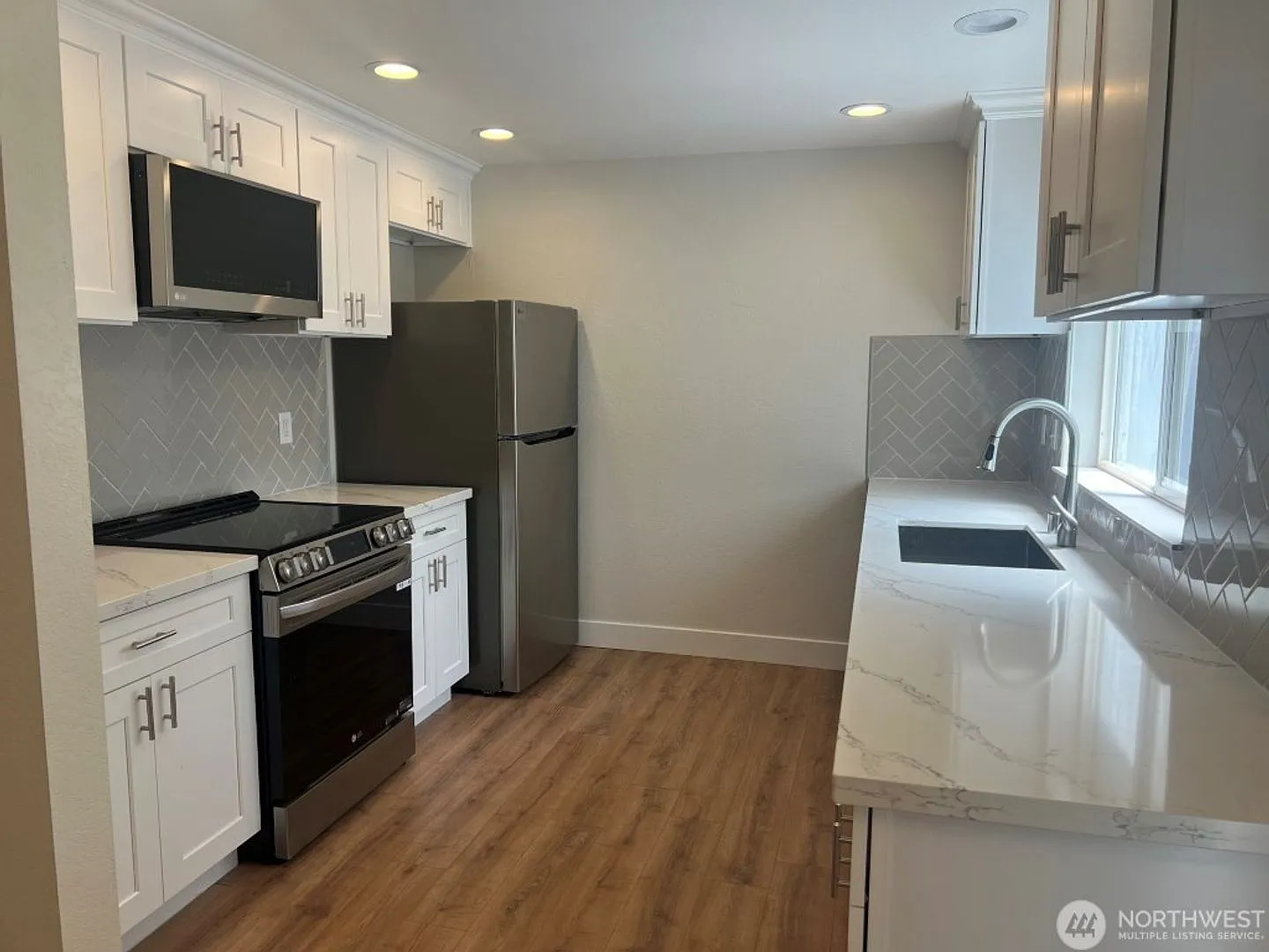 14309 NE 7th Place — Photo 2