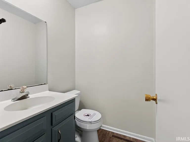 924 E Washington Center Rd — Photo 12