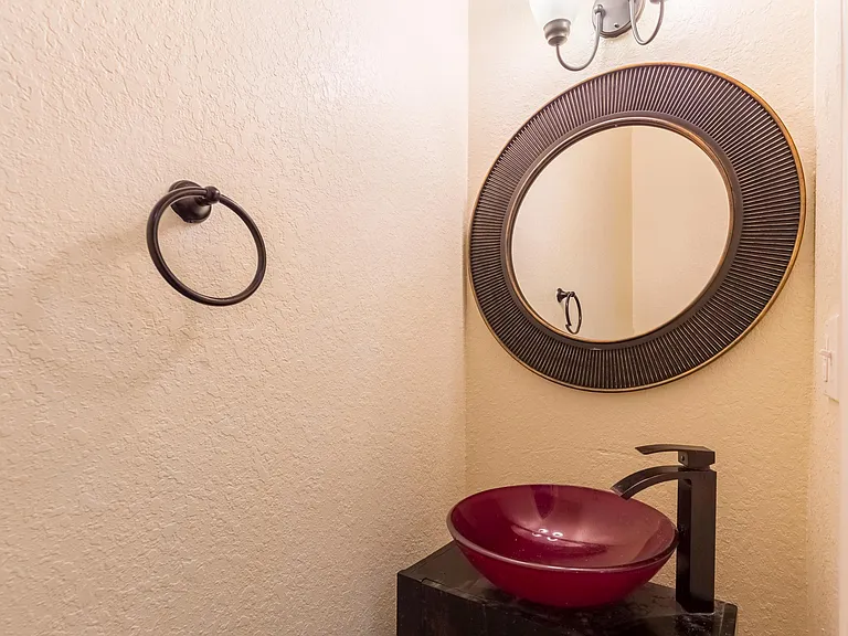Downstairs bathroom - Pro