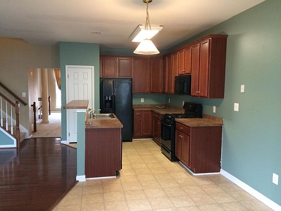 Kitchen and Breakfast Area