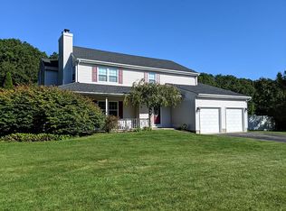 1 Badger Rd, Manorville, NY 11949